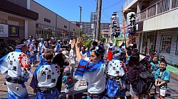 イトーヨーカドー新田店前で阿波踊り